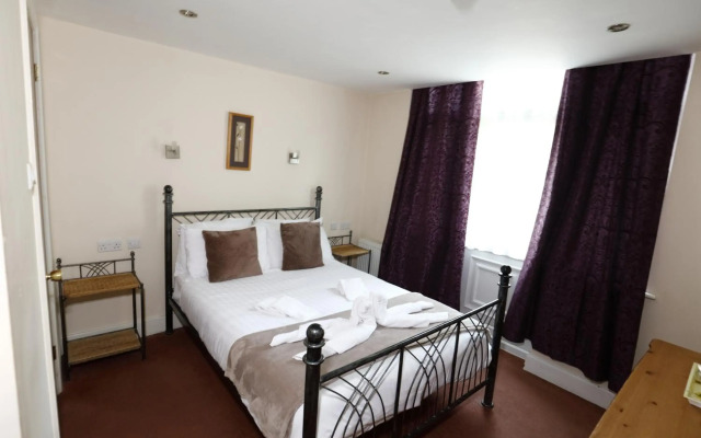Aylesbray Lodge
