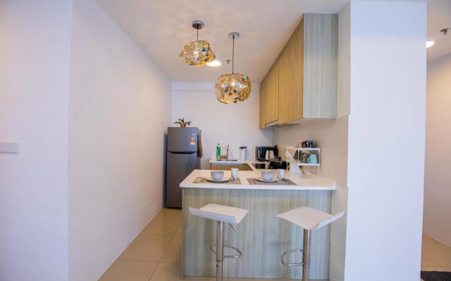 Georgetown High Floor Luxury 3BR Suite