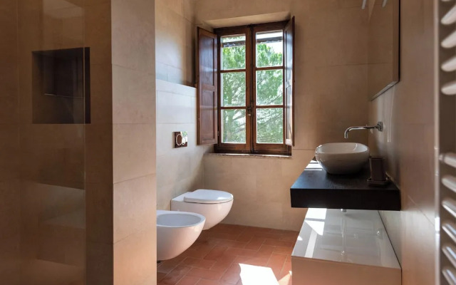 Country Villa In Tuscan Hills