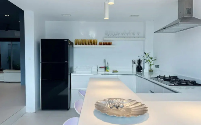 Contemporary 3bd Safari Pool Villa Near Nai Yang Beach