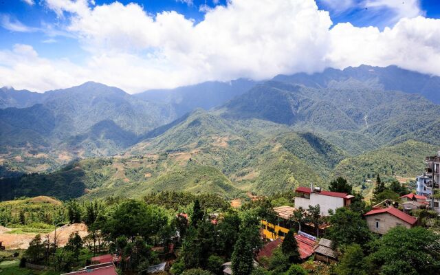 Phuong Nam Mountain View Hotel