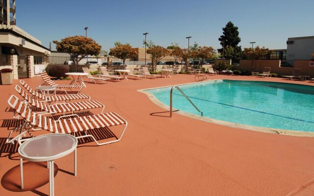 Oakland Airport Executive Hotel