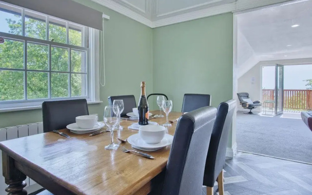 The Gatehouse - 2 Bedroom Apartment - Pendine