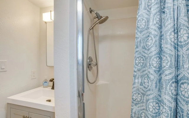 Walk to Beach: Dog-friendly Cabin in Glenbrook!