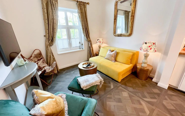 Neu - Privatsphäre im Kutscherhaus der Villa Golding