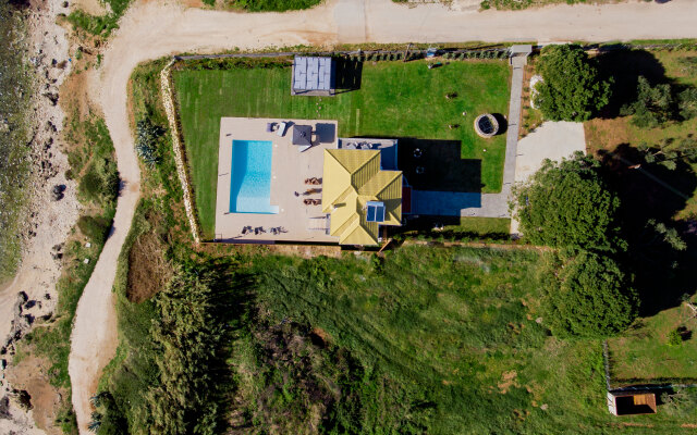 Mirazur Seafront Sunset Villa