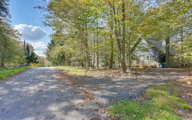 Modern Poconos Chalet w/ Private Hot Tub, Fire Pit