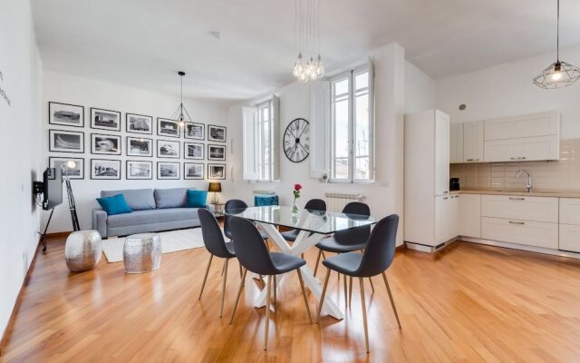 Modern and Stylish Flat Near P.zza Della Repubblica