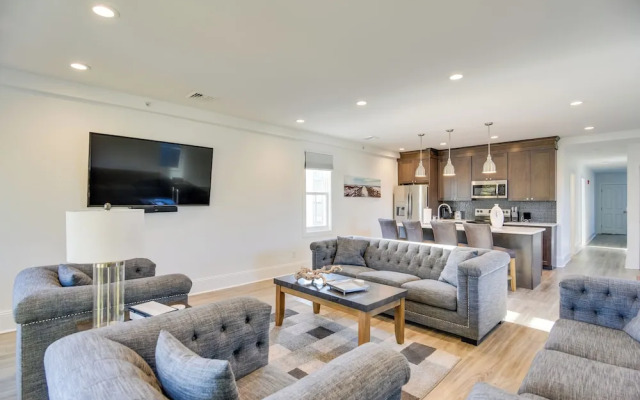 Walk to Bowen's Wharf: Condo in Dtwn Newport