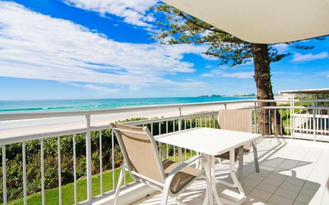 Oceanside Resort - Absolute Beachfront Apartments