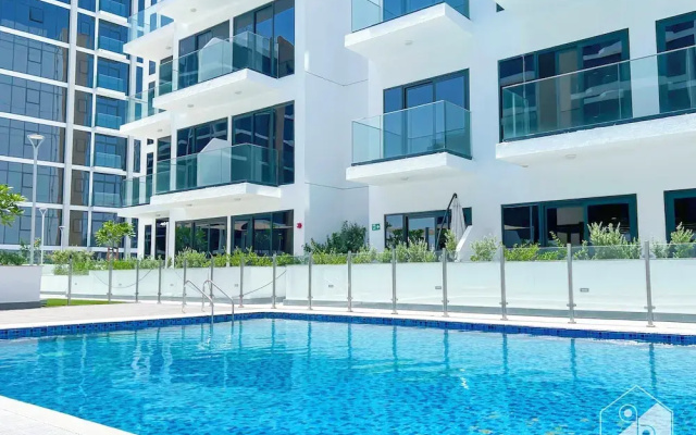 Elegant Studio With Balcony on the Riviera Dubai