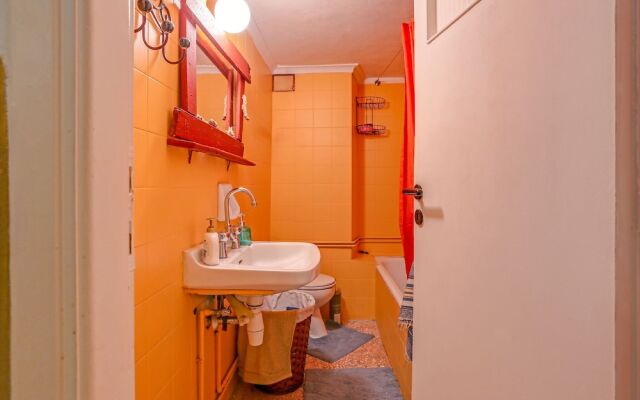 Cosy Apartment in Athens Near Aghios Ioannis Subway Station