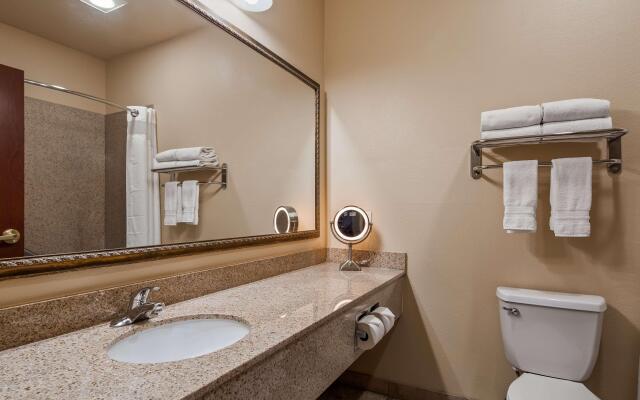 Best Western Plus Crown Colony Inn & Suites