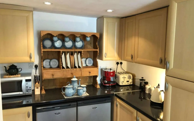 Central Boscastle studio flat