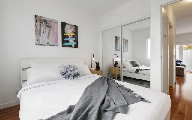 Heart of Highett Apartment by Ready Set Host