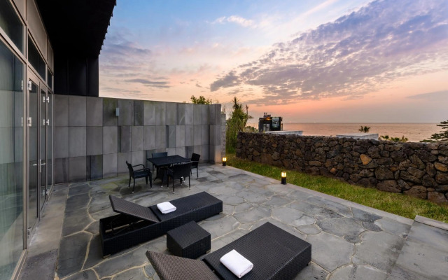 Luston Villa & Hotel