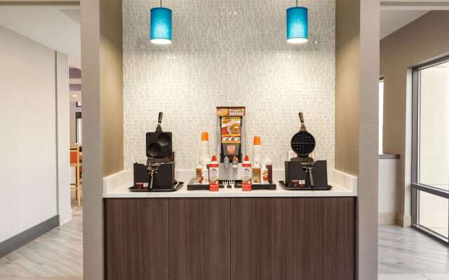 La Quinta Inn & Suites by Wyndham St Louis Route 66