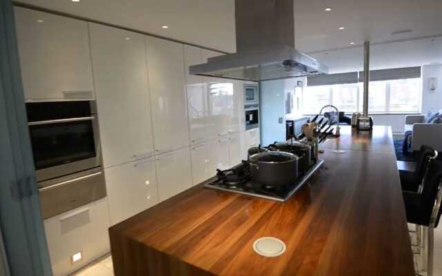 Spacius 3-bed Apartment in Kensington, London