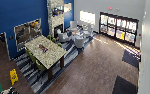Comfort Suites Terre Haute University Area