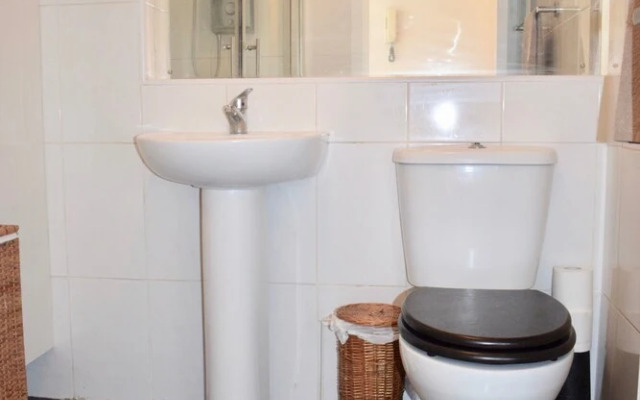 Spacious & Bight City Centre Flat