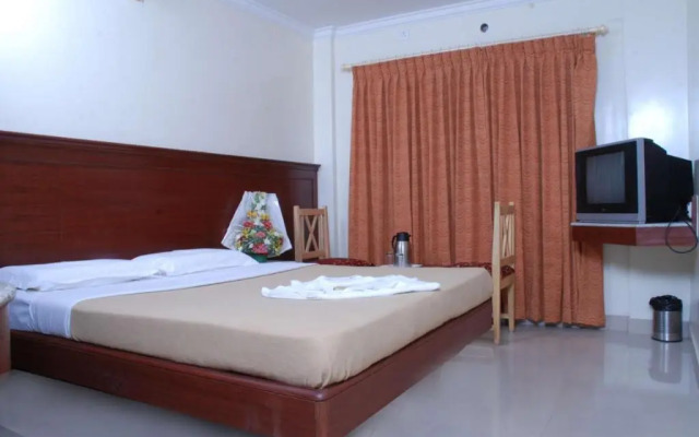 Snt Comforts Lodge by OYO Rooms