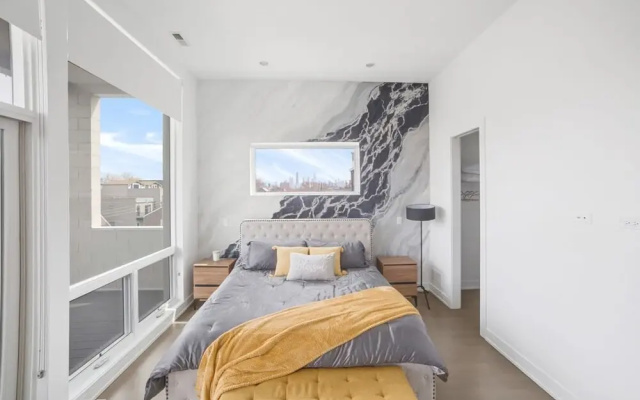 4-bedroom Penthouse w 2 Large Balconies Rooftop