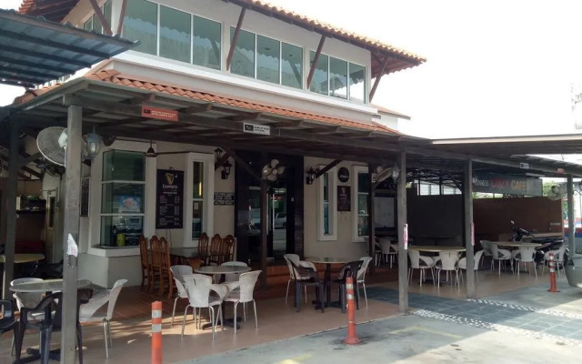 Cozy Hotel by OYO Rooms