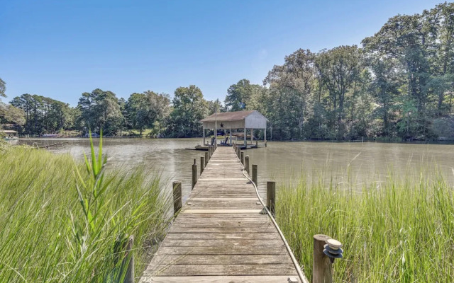 Waterfront Urbanna Home w/ Private Dock & Pool