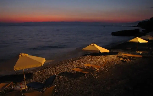 Seaside Family Haven - Avia s Spacious Getaway