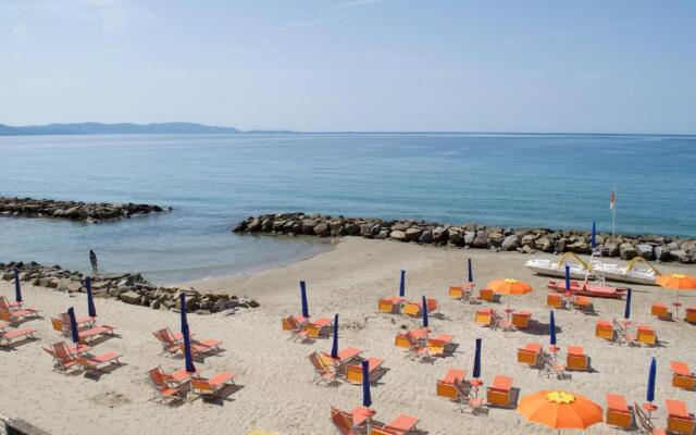 Suites Pratoranieri Beach