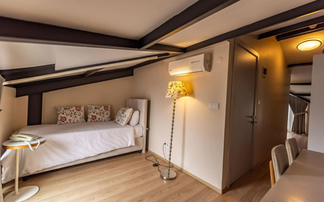 Calanthe Residence