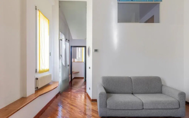 Modern Apartment with Mezzanine
