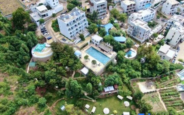 Rousseau homestay in Fuxian Lake