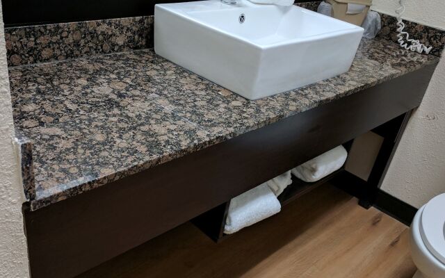 Red Roof Inn PLUS+ & Suites Opelika