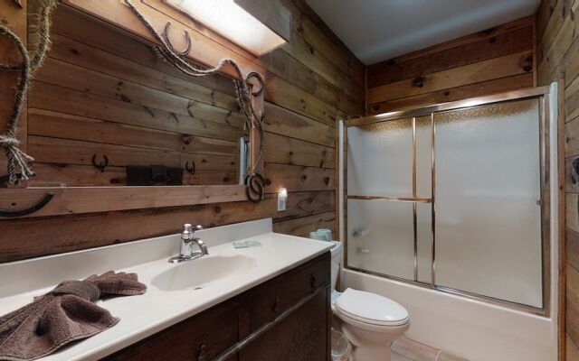 Horsin Around Tennessee