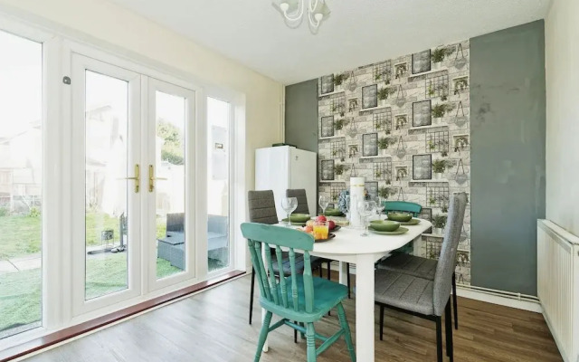Canterbury Charm, Spacious 4 Bed House