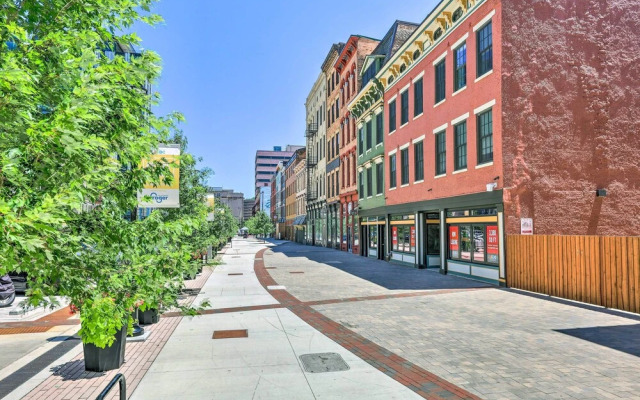 Contemporary Cincinnati Condo - Pets Allowed!