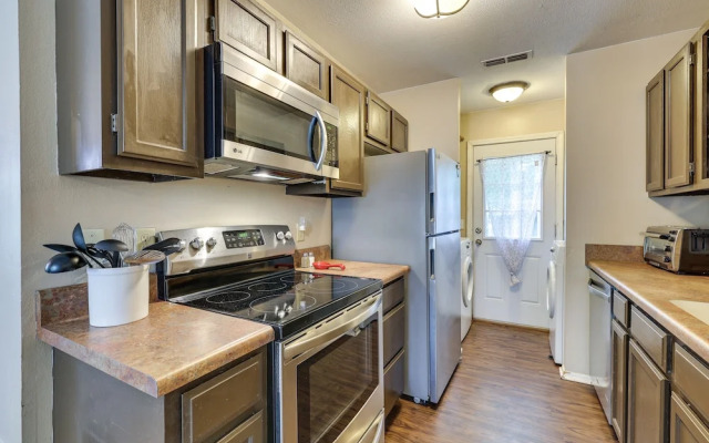 Cozy Fayetteville Vacation Rental Near Campus!