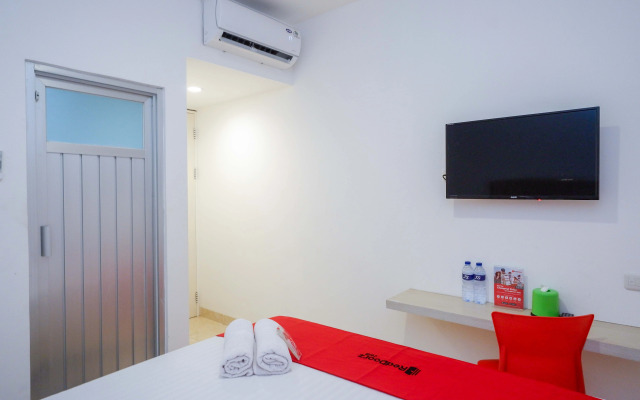 RedDoorz near Mall Ratu Indah 3