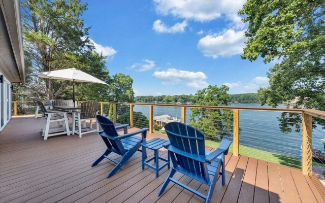 Lakeside Sunsets - Private Dock, Hot Tub & Firepit