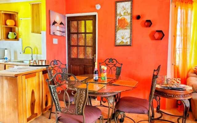 2 Bed-sleeps 4-gated Community-5 Min Town Centre