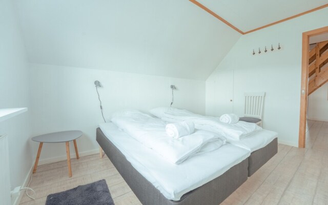 Sea View Apt / Central / Spacious / Free Parking