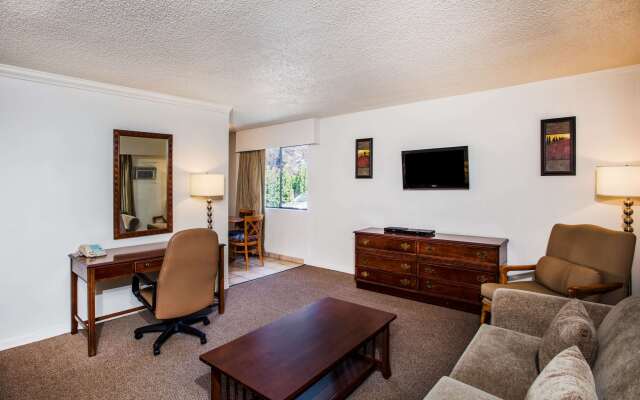 Howard Johnson Hotel by Wyndham Victoria