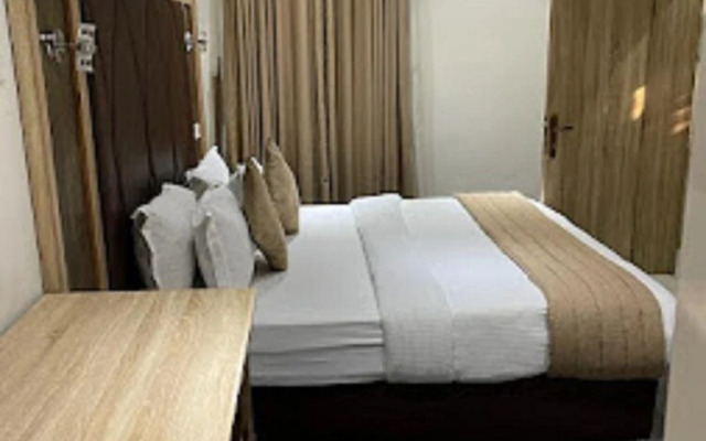 D Avalon Suites
