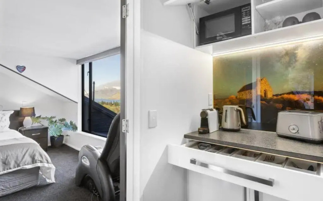 Penthouse Studio - Amazing Lake Views