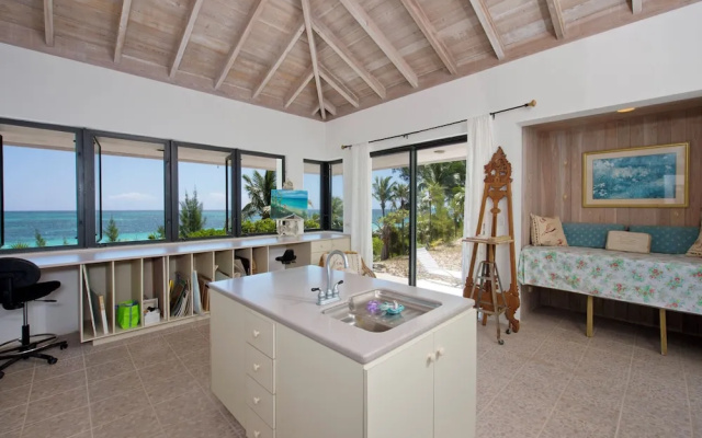 Tropical Hideaway: Charming Cottage Near Pink Sands Beach — фото 2