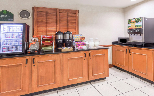 Wingate by Wyndham Indianapolis Airport-Rockville Rd.