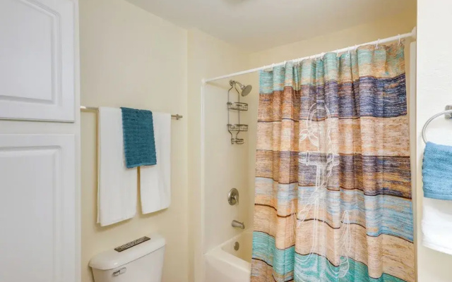Cozy Delafield Apartment - Walk to Lake!