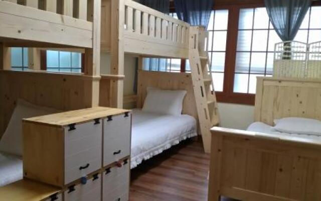 Yeojamani Guesthouse (Female Only)