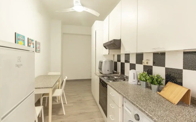 Bright 1 Bedroom near MM1